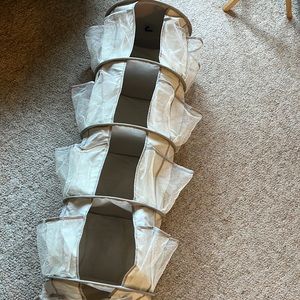 Hanging show organizer